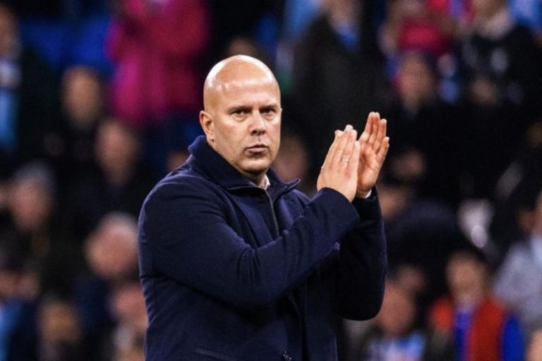 Arne Slot berharap cedera Alexander Isak tidak parah