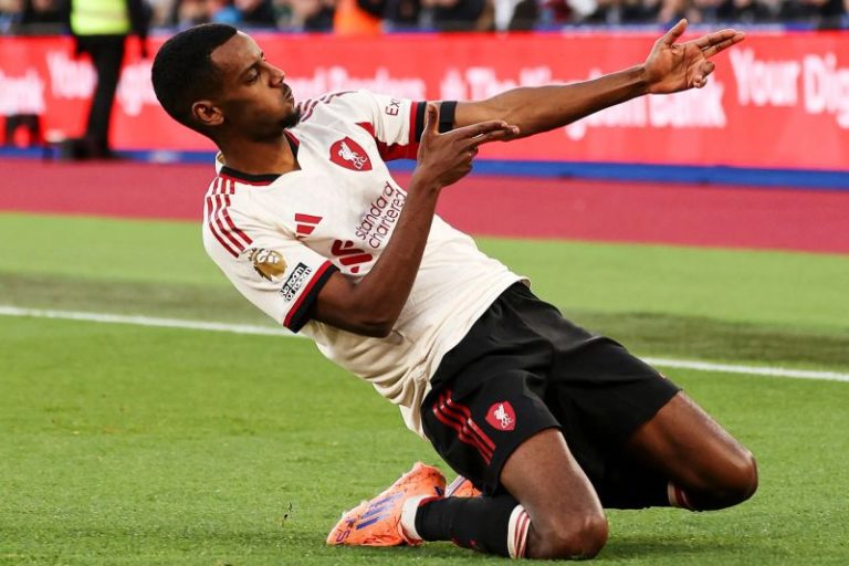 Alexander Isak menderita cedera parah di pergelangan kaki