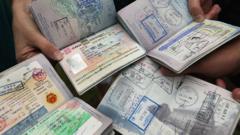 Mengapa cap paspor akan ditinggalkan banyak negara?