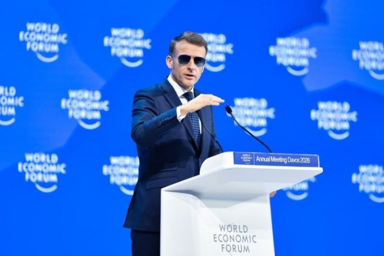 Macron: UE tidak perlu ragu gunakan antikoersi pada ancaman tarif AS