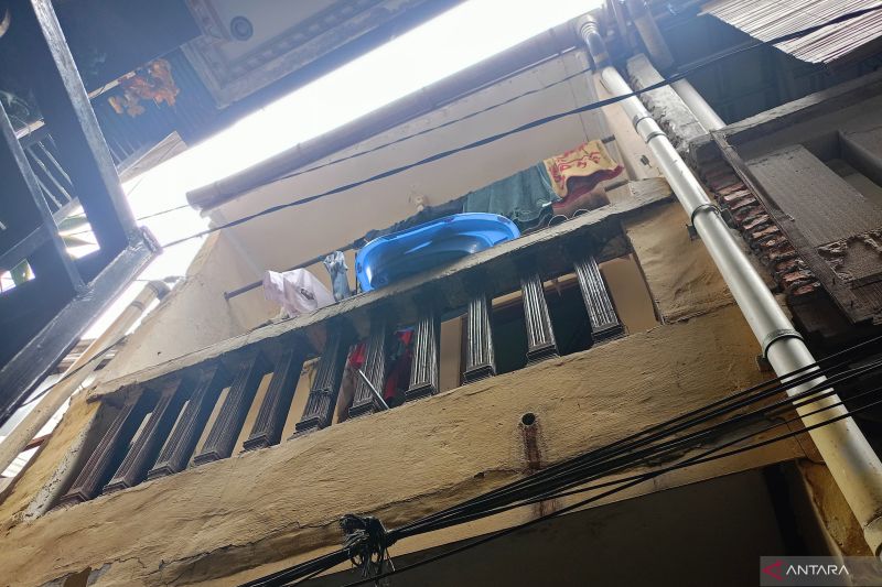 Balita yang jatuh dari balkon alami luka di dagu