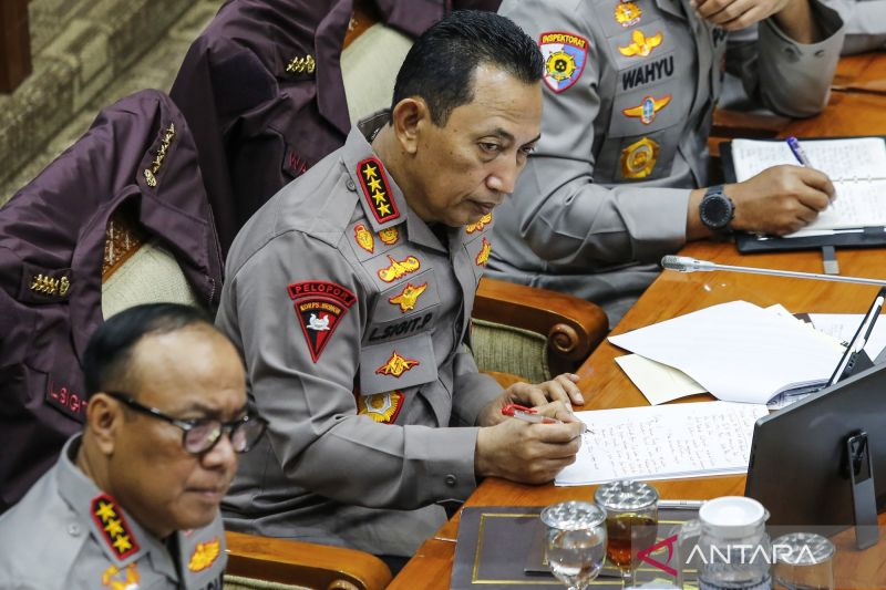 Kapolri tolak Polri berada di bawah kementerian