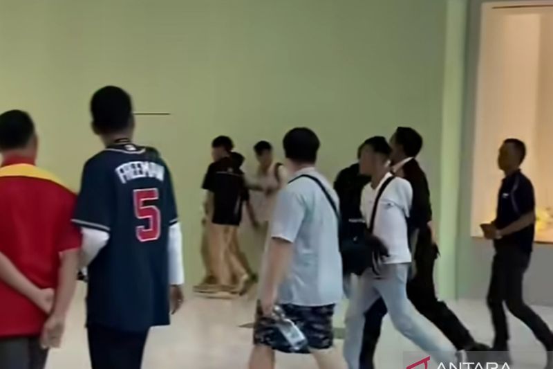 Petugas keamanan ringkus pencuri ponsel dalam mal di Kembangan