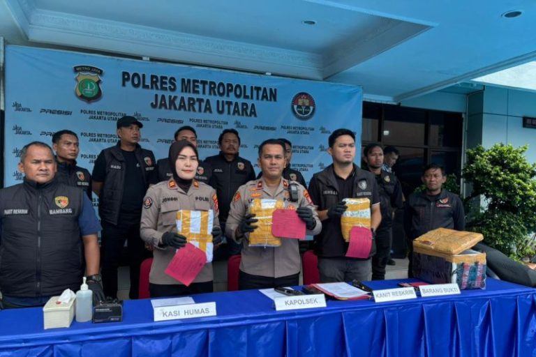 Polisi tangkap kurir narkoba di kantor ekspedisi Cipinang Jaktim