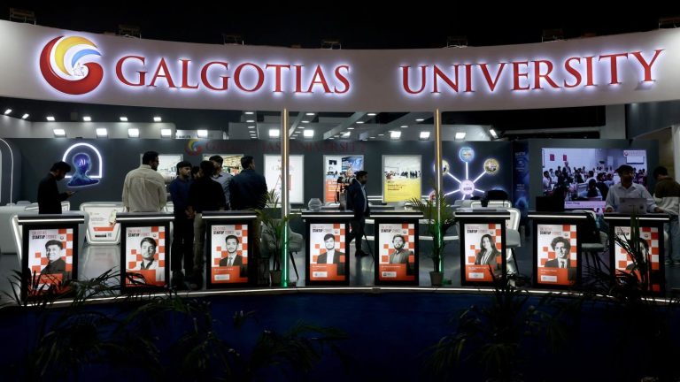 Klaim robot bikinan sendiri ternyata produk China, Kampus India diusir dari KTT AI