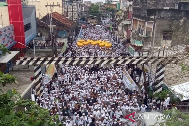 Puluhan ribu jamaah Ziarah Kubro 2026 putihkan Kota Palembang
