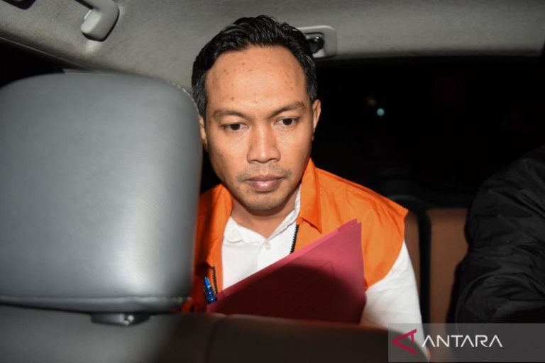 KPK: Usai memeras, Bupati Cilacap akan kasih THR Rp20-100 juta