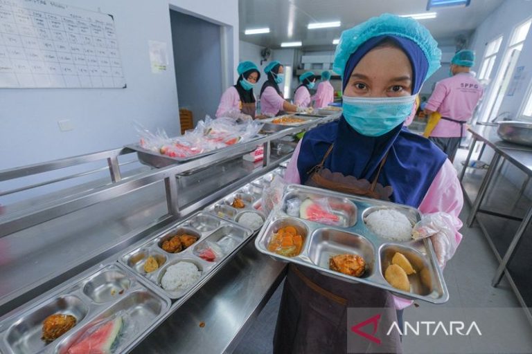 MBG beroperasi besok, BGN setop insentif mitra "mark up" bahan baku