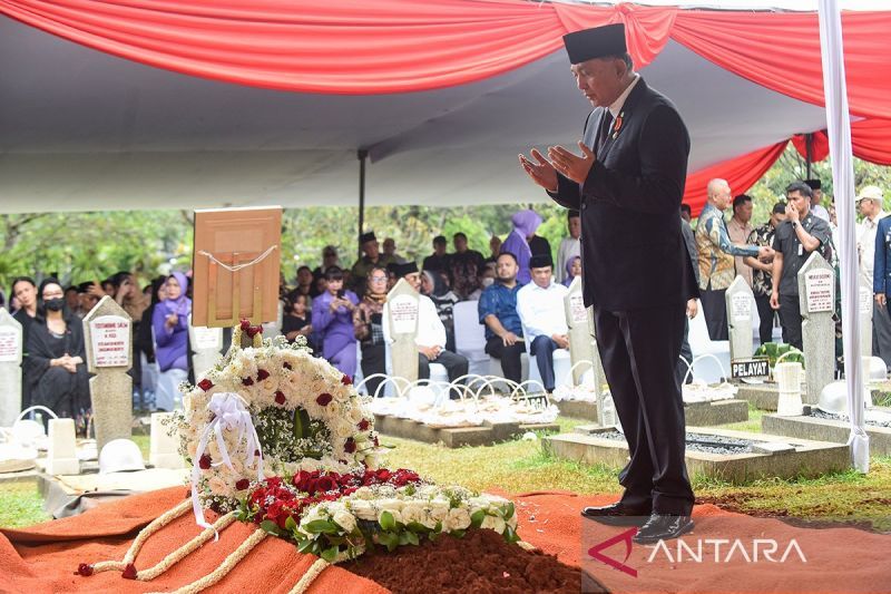 Juwono Sudarsono dimakamkan secara militer di TMP Kalibata