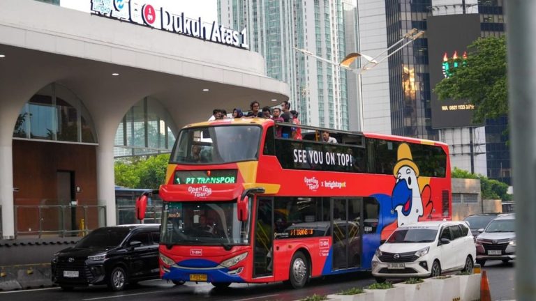 Libur Lebaran di Jakarta? Coba bus wisata atap terbuka dari Transjakarta, cek rutenya