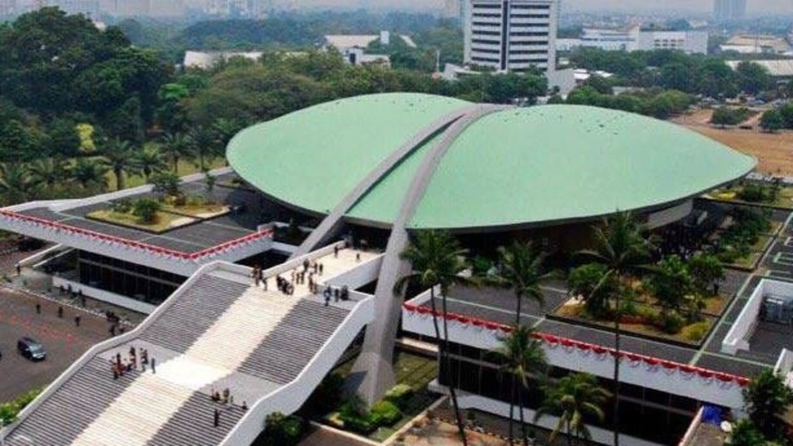 Buntut dugaan pelecehan seksual oleh mahasiswa fakultas hukum, DPR akan panggil Rektor UI