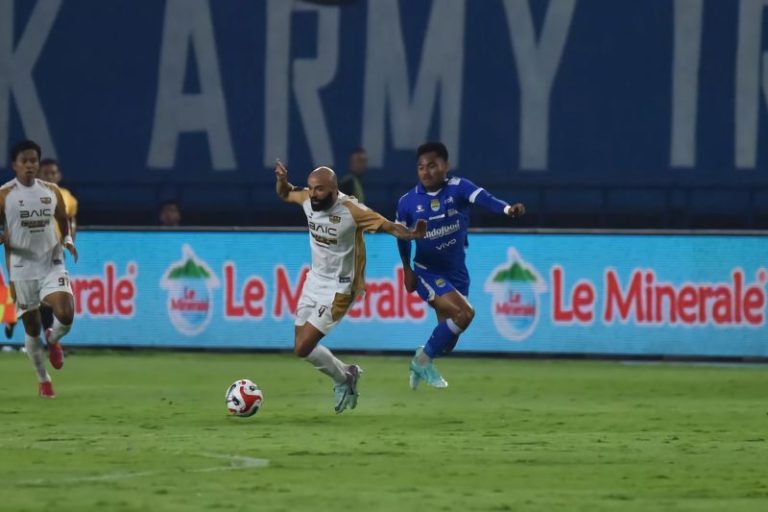 Dewa United versus Persib Bandung digelar tanpa penonton