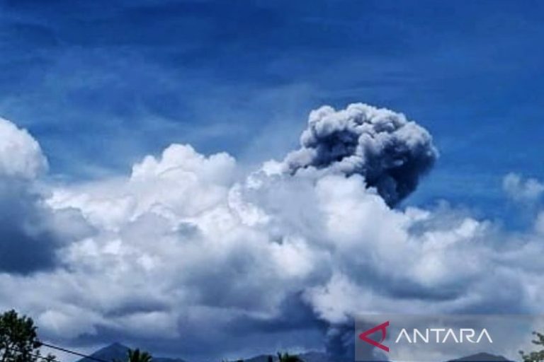Gunung Dukono kembali erupsi lontarkan abu vulkanik 1.400 meter