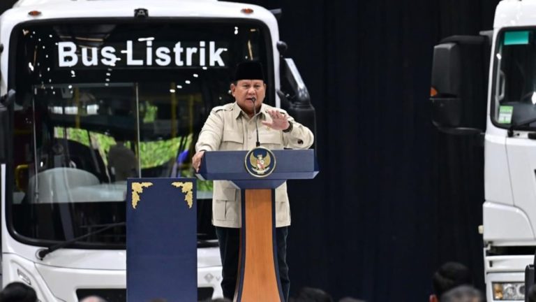 Prabowo targetkan Indonesia produksi massal sedan listrik nasional mulai 2028