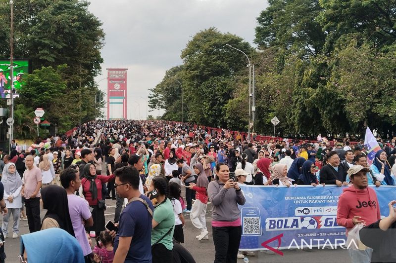 ANTARA, TVRI, dan RRI sosialisasi Piala Dunia saat CFD Jembatan Ampera