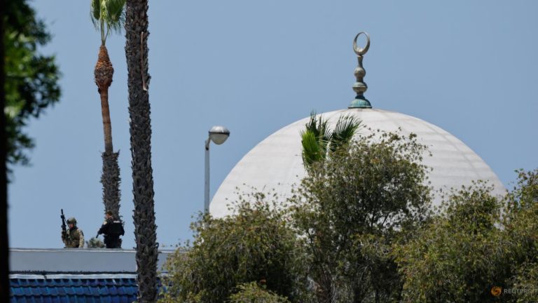 Penembakan di masjid San Diego tewaskan lima orang, termasuk dua pelaku yang bunuh diri