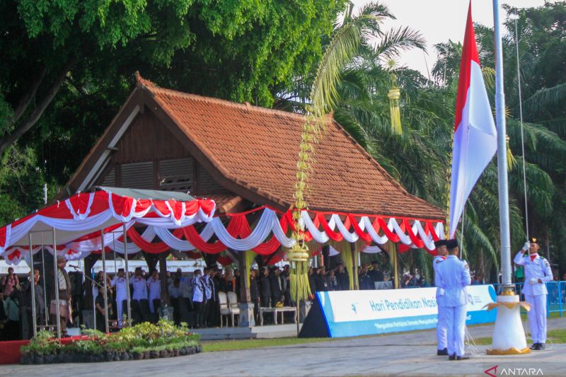Mendikdasmen pimpin upacara Hardiknas 2026 di Banyuwangi