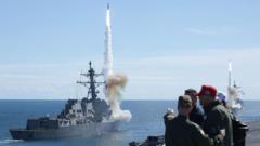 Militer AS akan 'memandu' kapal-kapal yang terdampar melalui Selat Hormuz
