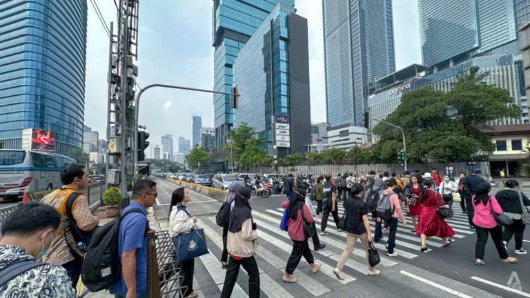 Pengangguran Indonesia didominasi lulusan SMA dan SMK