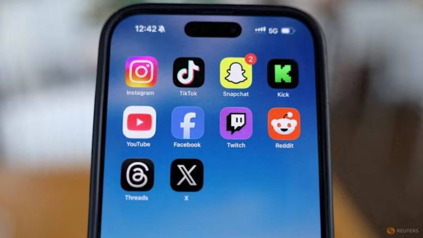 Komdigi godok kewajiban daftar nomor telepon untuk akses medsos, apa tujuannya?