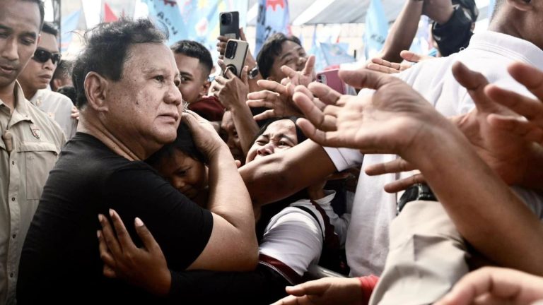 Prabowo gunting potongan aplikator ojol jadi 8%, ini reaksi Gojek dan Grab
