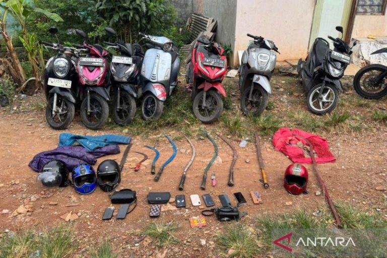 Polisi tangkap remaja yang hendak tawuran di Bekasi