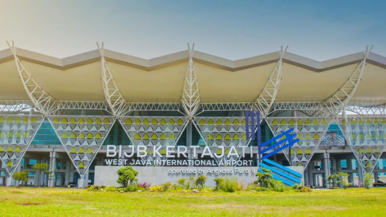 Bandara Kertajati akan jadi pusat bengkel Hercules AS, apa untung dan ruginya bagi Indonesia?
