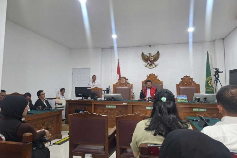 Hakim tolak praperadilan Roy Suryo soal kasus penetapan tersangka