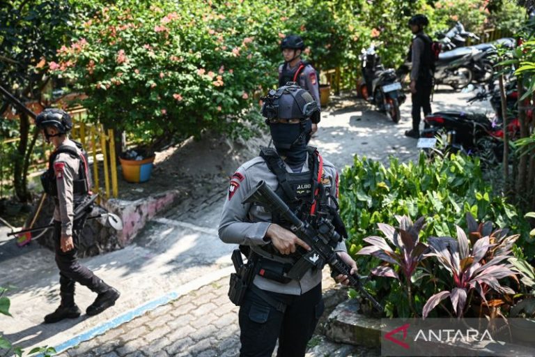 Gegana lakukan penyisiran usai ancaman dugaan bom di SD Srengseng Sawah 15