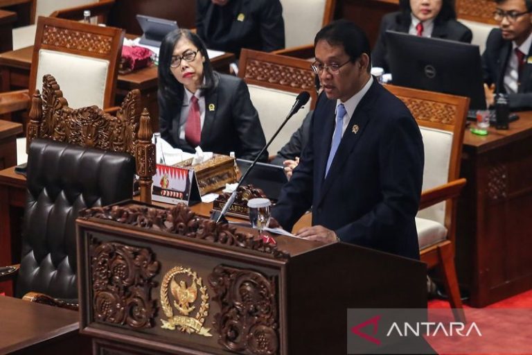 Menkeu Purbaya pastikan tak naikkan tarif pajak