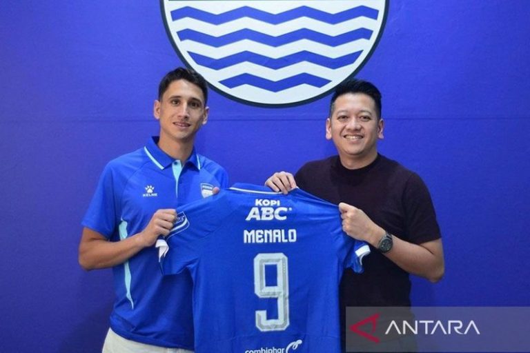 Menalo terkesan dengan kehadiran ribuan Bobotoh di sesi latihan Persib