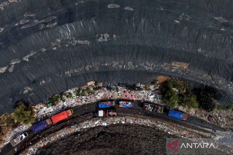 Praktik open dumping TPST Bantargebang mulai dihentikan per agustus 2026