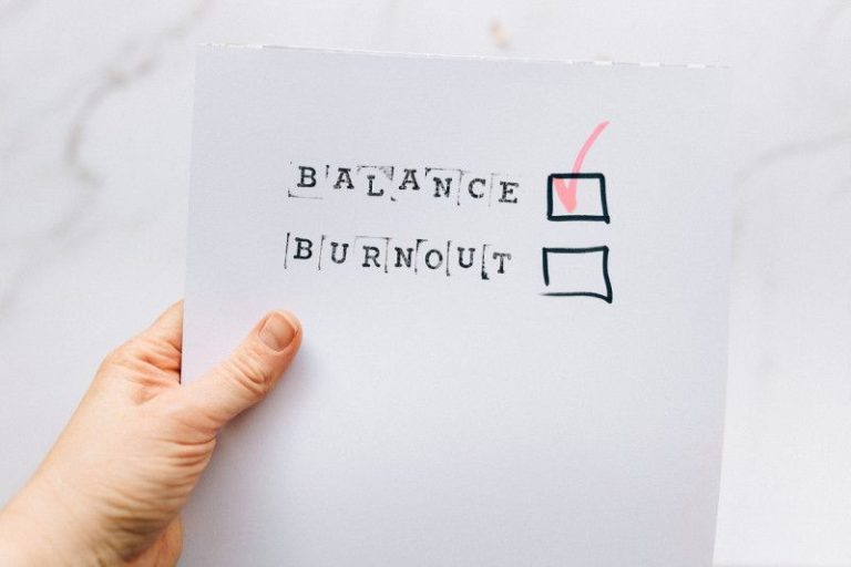 Gejala burnout, penyebab, dan cara mengatasinya