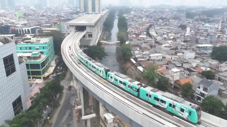 Ingin ikut uji coba LRT Kelapa Gading-Manggarai? Ini cara dan syaratnya
